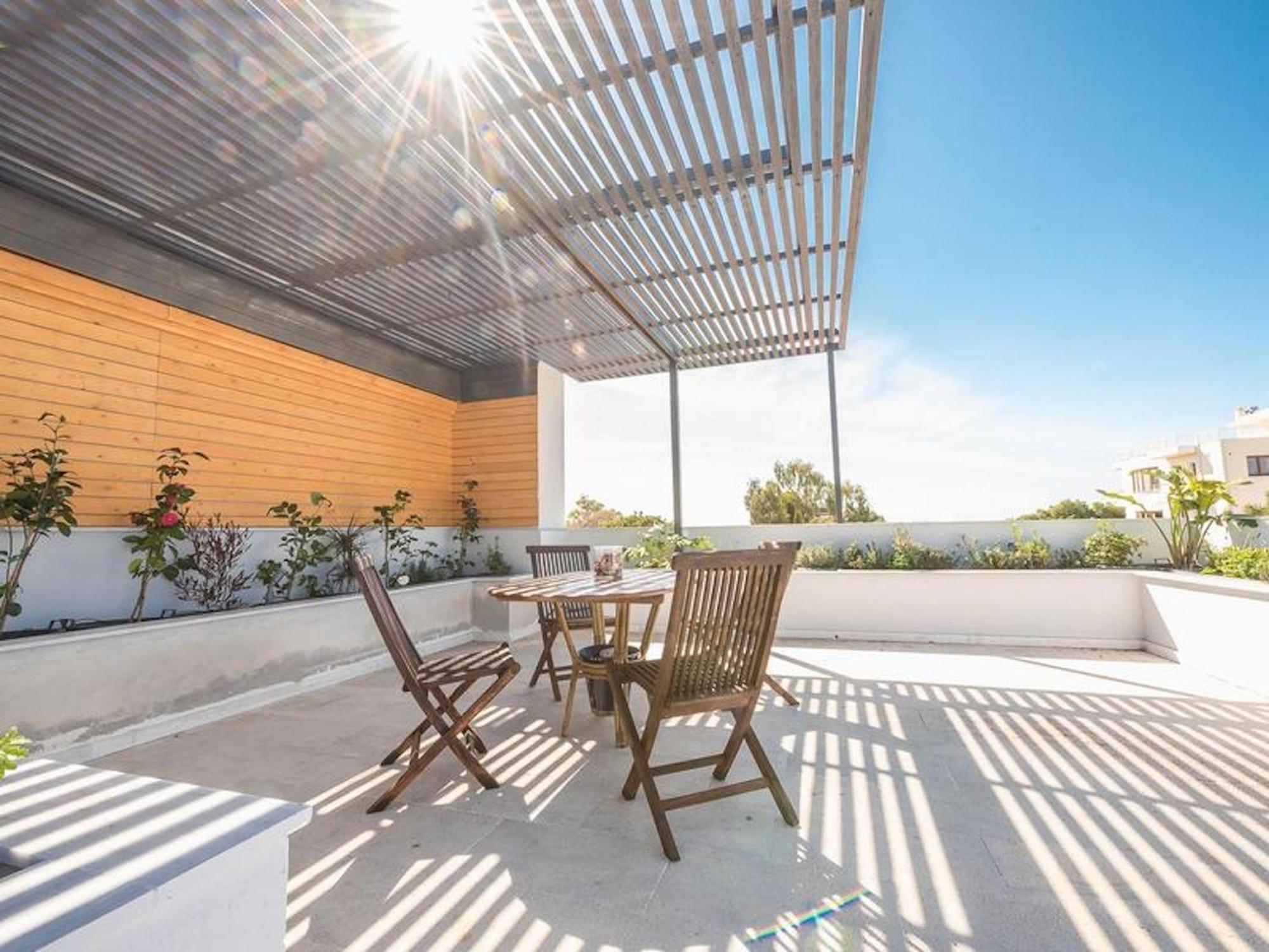 Adelos Group Stay In Elliniko Athens Exterior photo